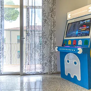 Arcade Apartment By Tuscanywego